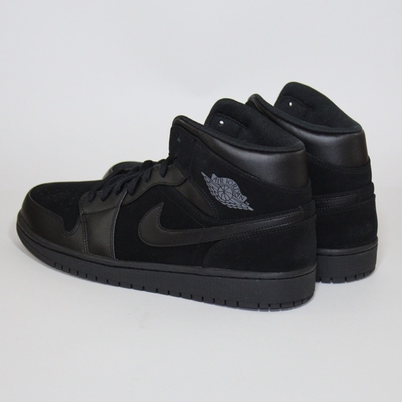 Nike Air Jordan 1 Mid Basketball shoe - Picture 2 of 6